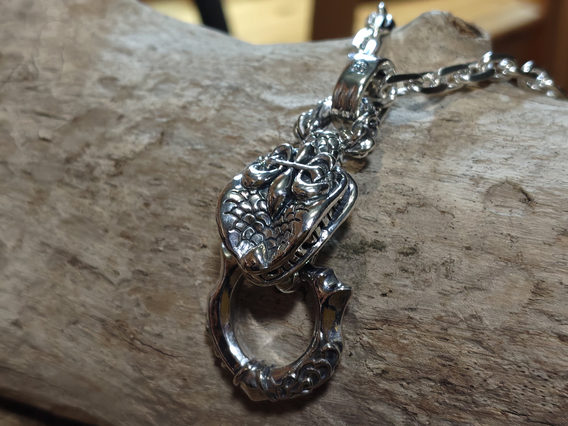 FORTUNE KNOCKER-Fleur Viper