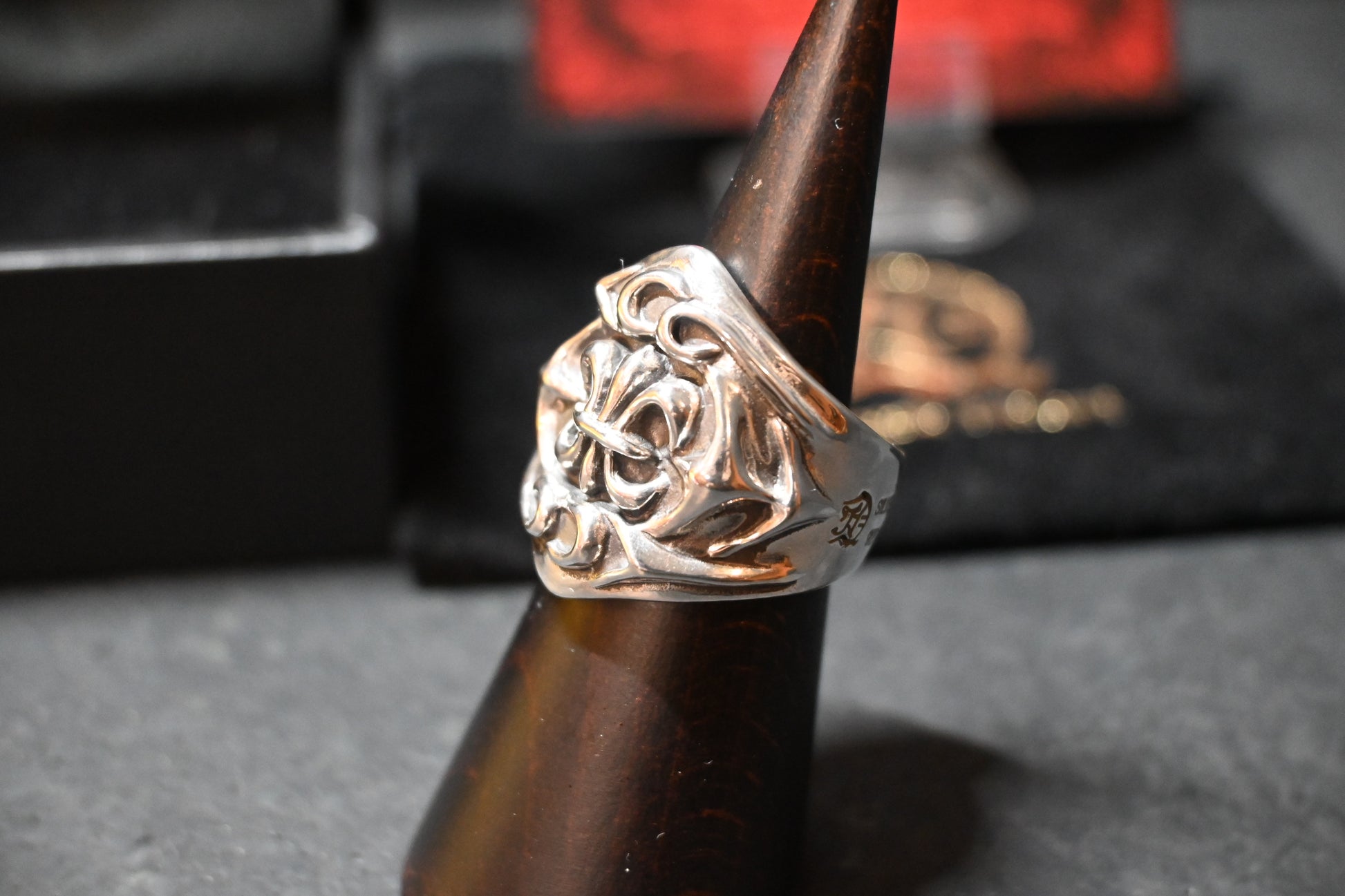 Emblem Ring-Fleur