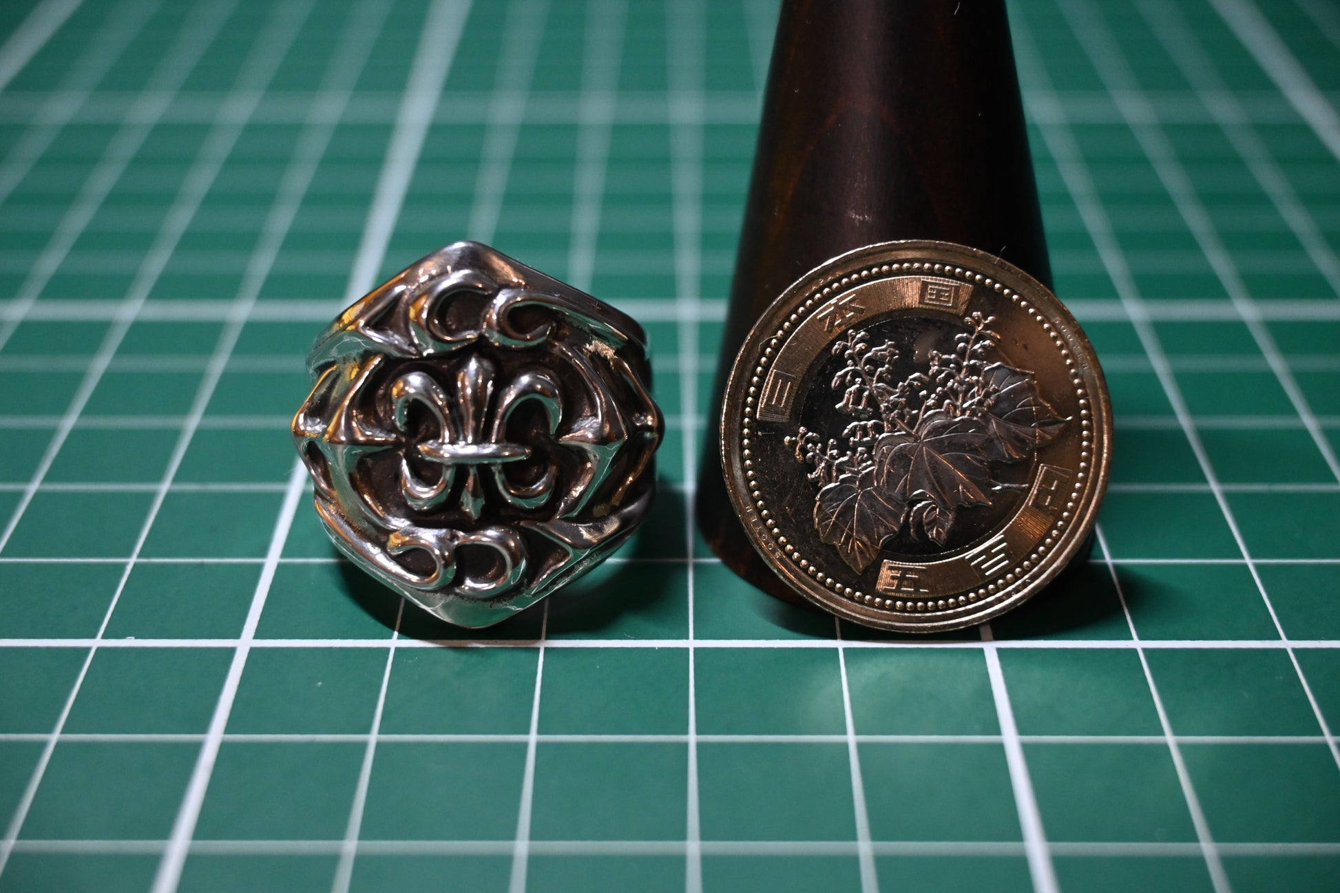 Emblem Ring-Fleur