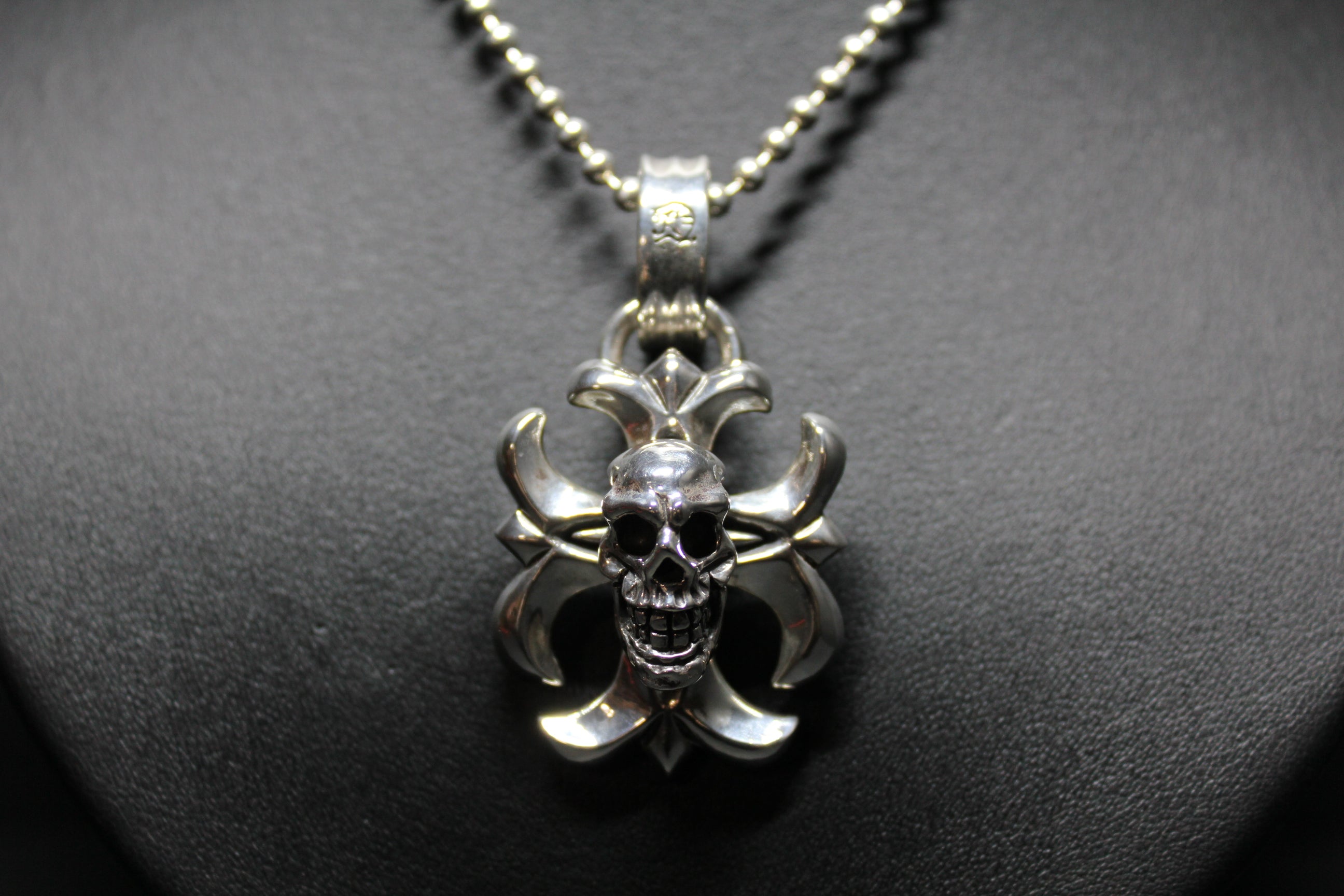 Coat of Arms : Omen Banner (All Sterling Silver)