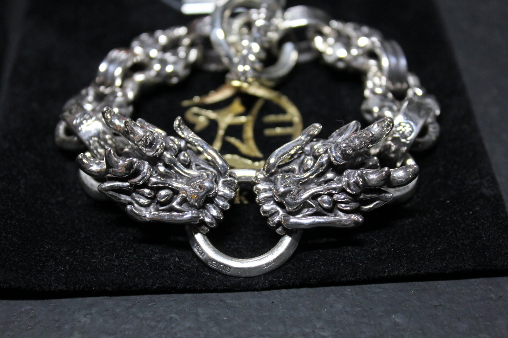 Dragon Head-Twin Lock