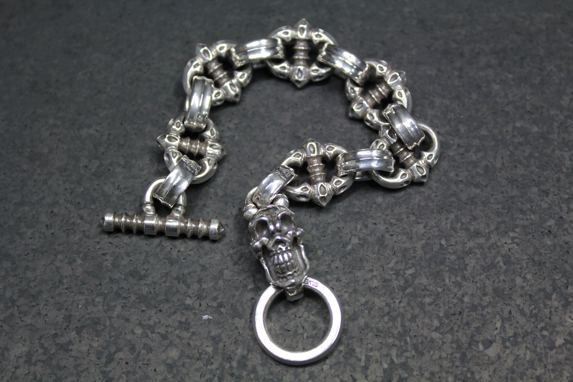 Resonant Skull-Lock