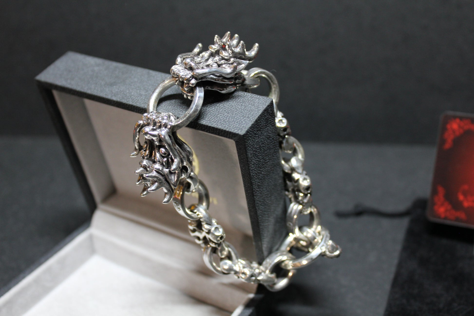Dragon Head-Twin Lock