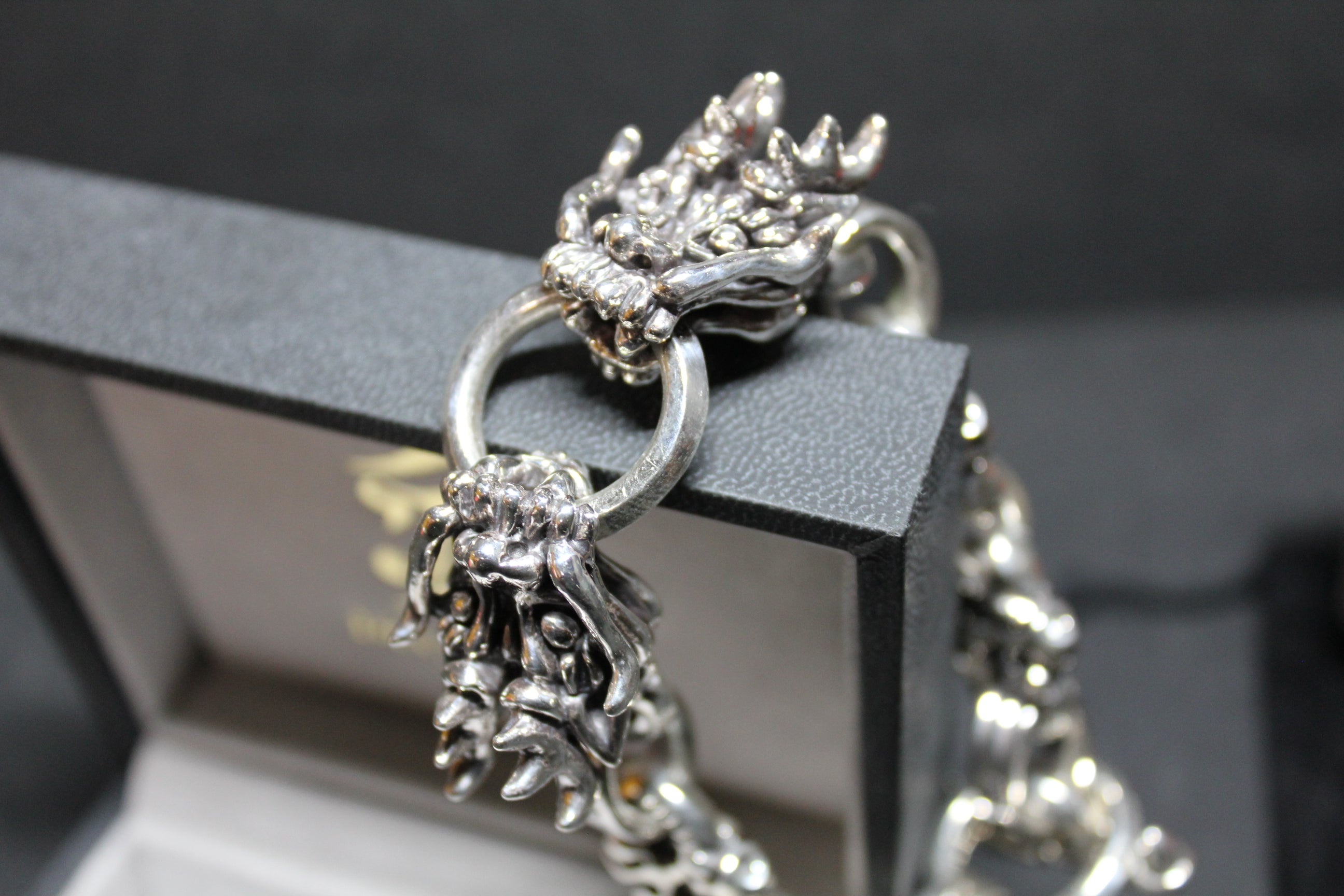 Dragon Head-Twin Lock