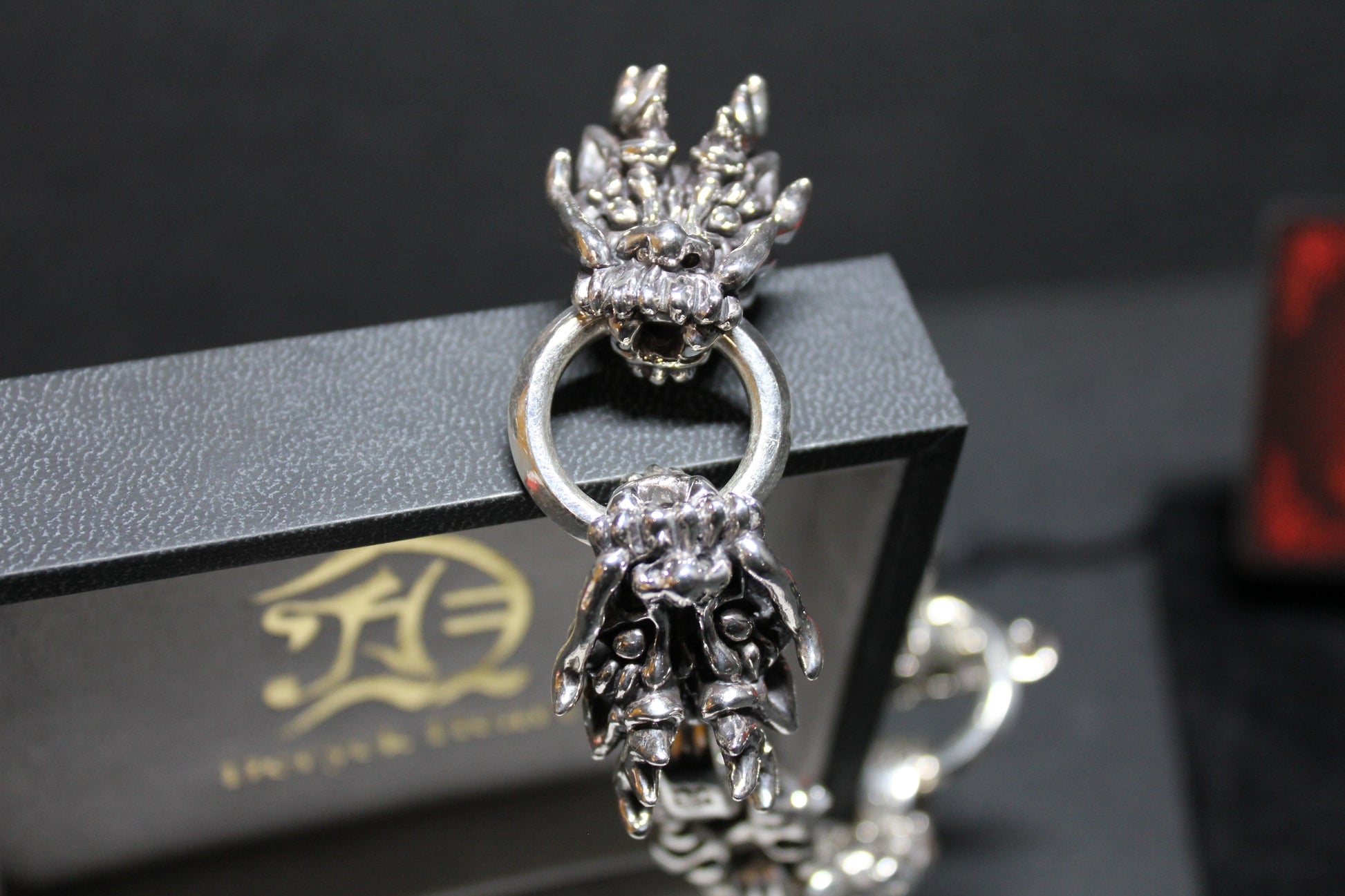 Dragon Head-Twin Lock