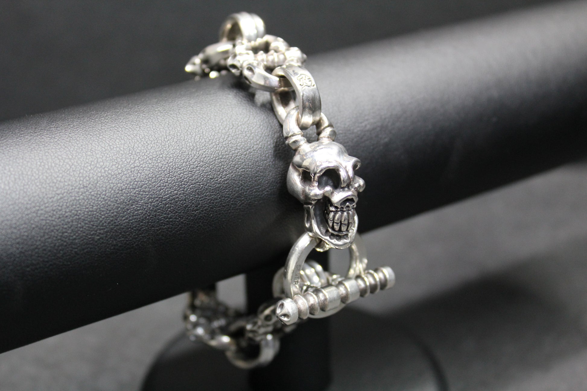 Resonant Skull-Lock